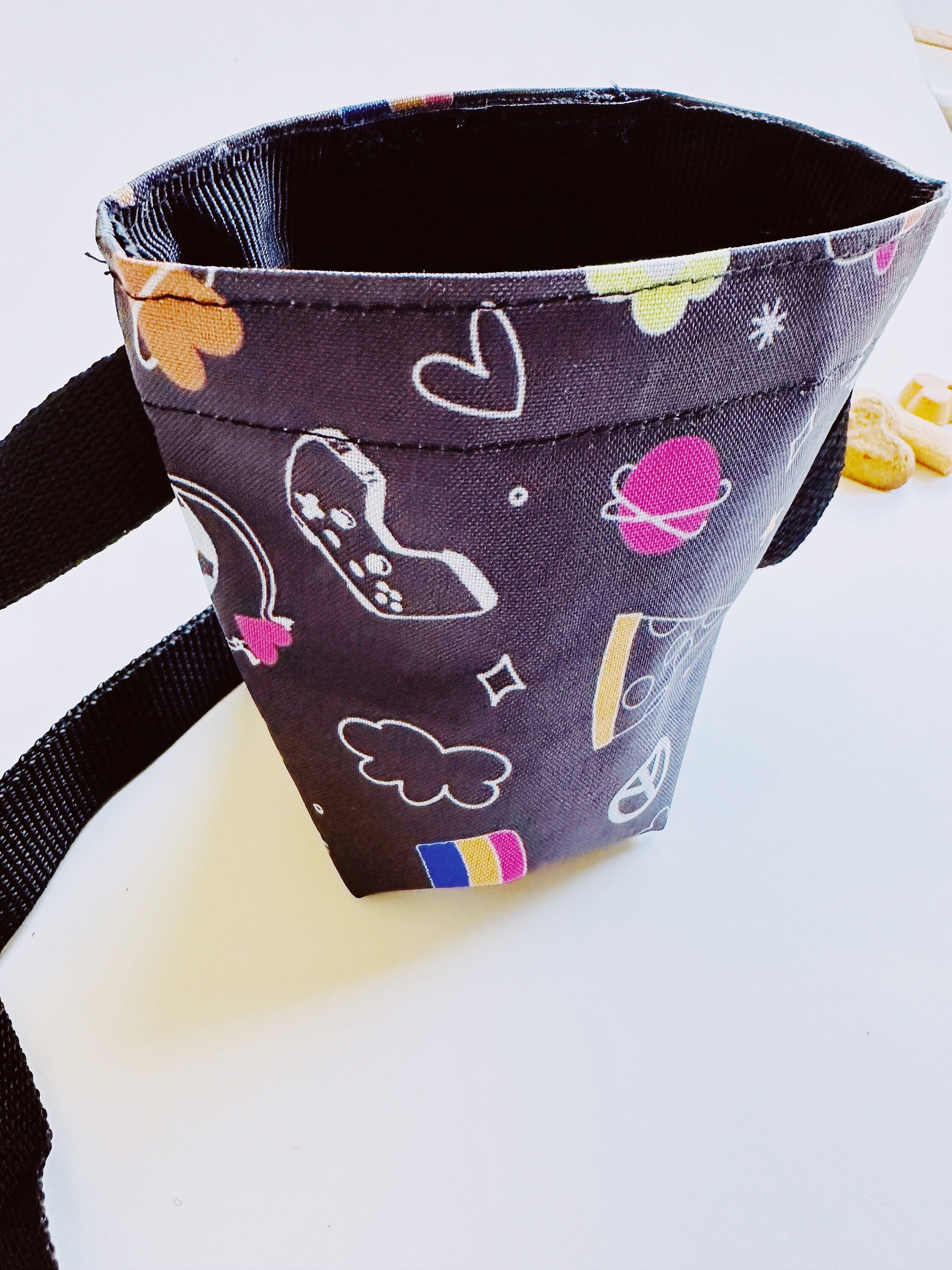 Gaming treat bag with belt for dog training